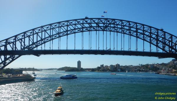 Harbour Bridge: I was last in Sydney in December 2018 and rediscovered this shot of the Harbour Bridge. You can clearly see the two Flags on top, the Australian Flag and the NSW State Flag.